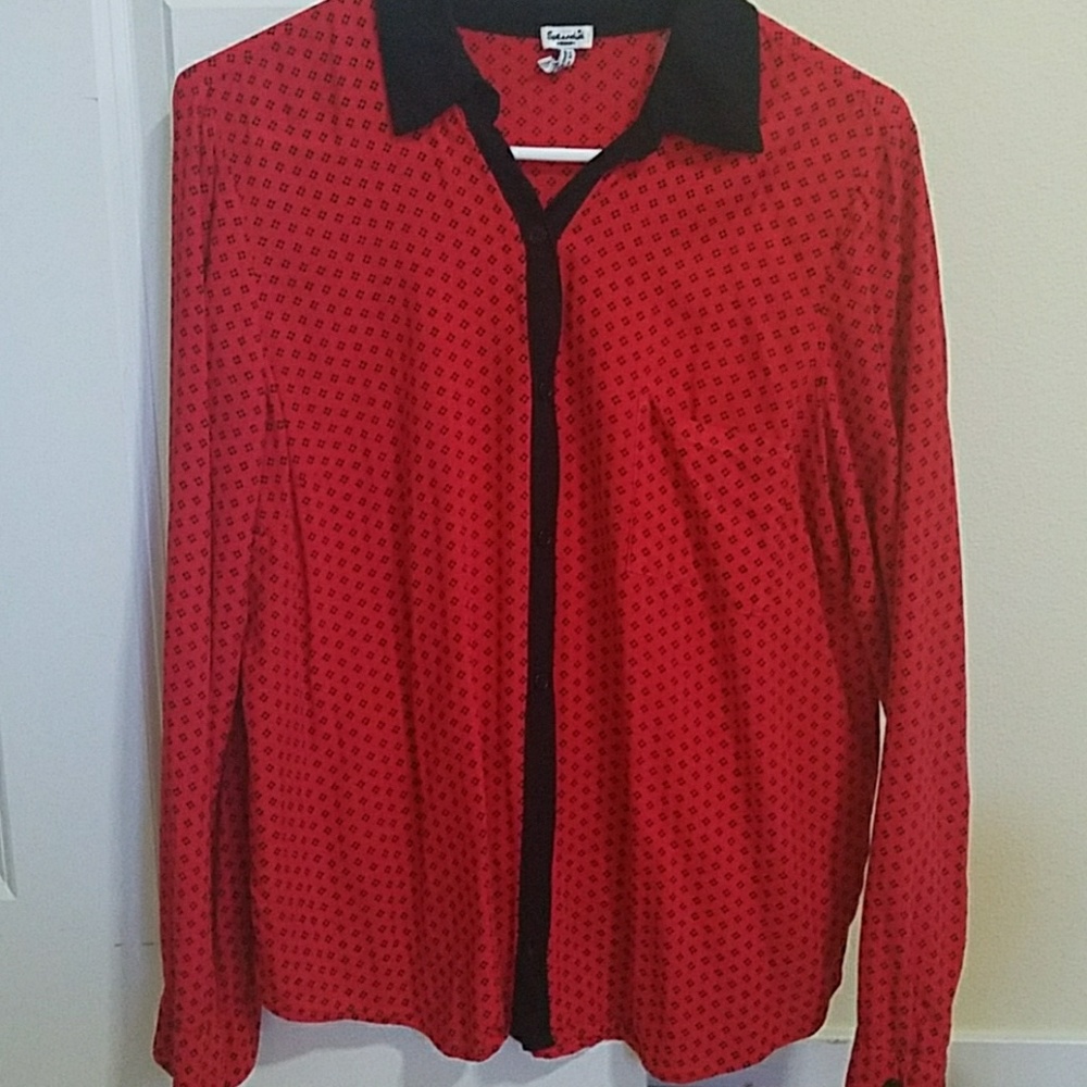 Long sleeve, roll tab, button down